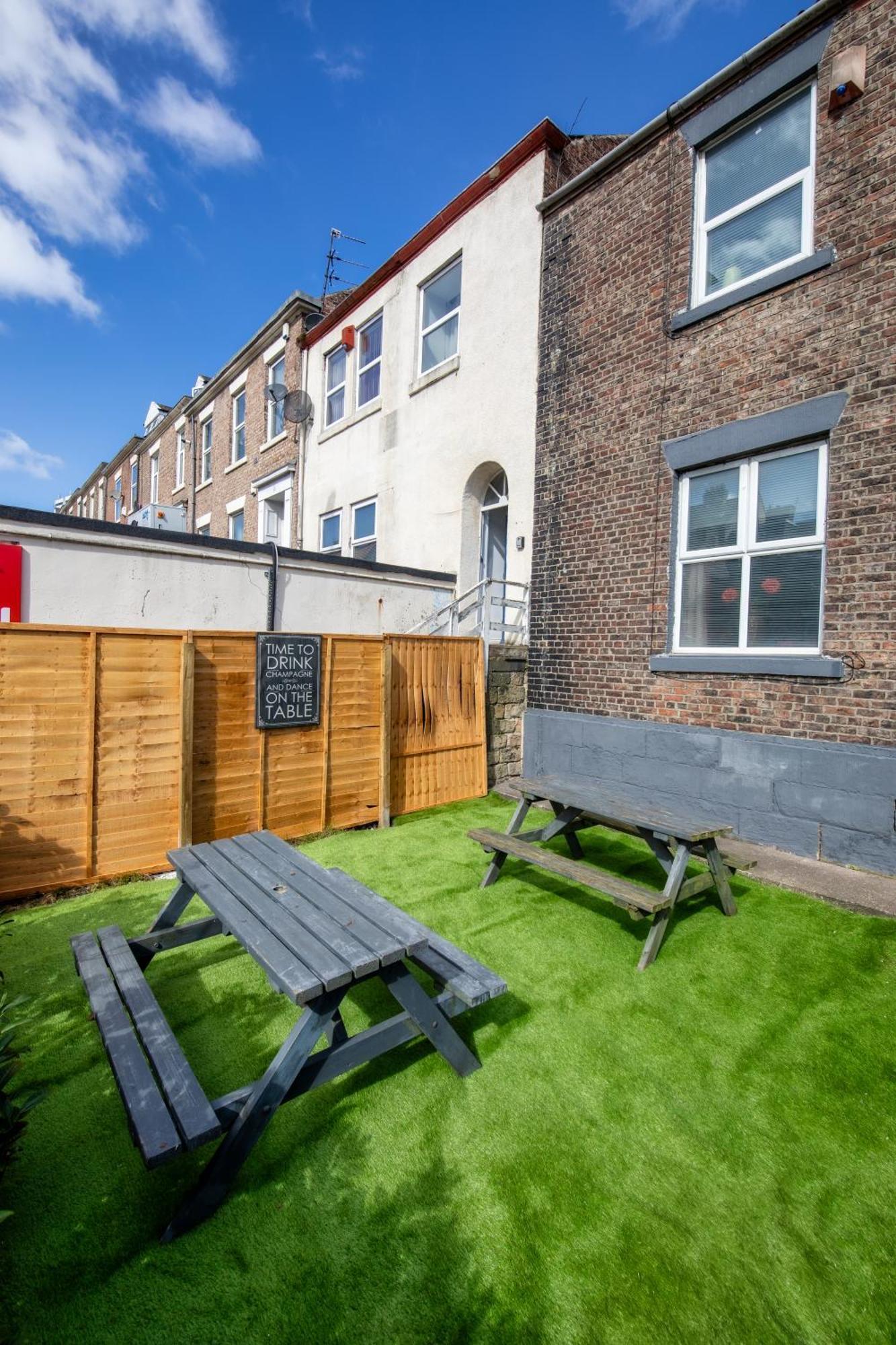 Newcastle City Centre Super Spacious Town House Free Parking And Wi-Fi Exterior photo